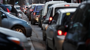 InfoTrafic: Accident rutier la sensul giratoriu al străzilor Bogdan Voievod și Florilor