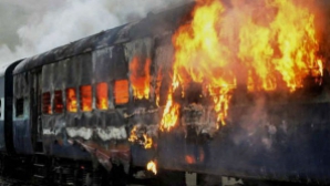 Accident feroviar în SUA. Un tren care transporta sute de tone de alcool etilic a luat foc