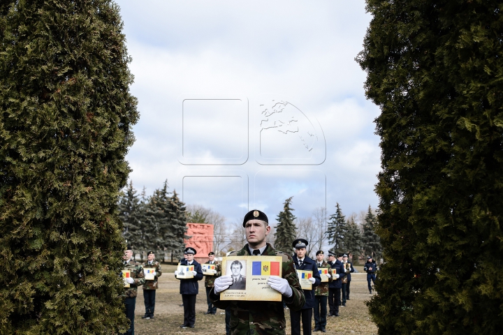 RĂZBOIUL DE LA NISTRU. Conducerea de vârf a ţării a depus flori în cinstea eroilor (FOTOREPORT)