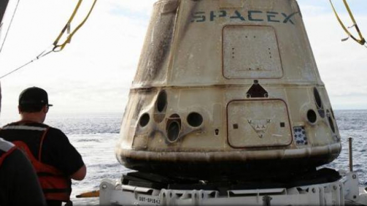 O capsulă a SpaceX cu încărcătură pentru NASA, recuperată după ce a amerizat în Pacific