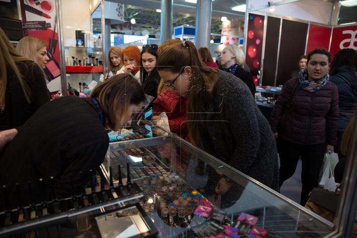 Expo Beauty 2017: Măştile cu aur şi terapia cu oxigen, cele mai noi tehnologii de întinerire facială (FOTO/VIDEO)