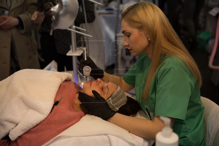 Expo Beauty 2017: Măştile cu aur şi terapia cu oxigen, cele mai noi tehnologii de întinerire facială (FOTO/VIDEO)