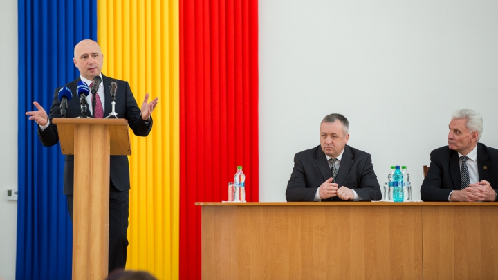 Pavel Filip, către absolvenții AAP: Guvernul depune eforturi pentru a spori atractivitatea și competitivitatea serviciului public