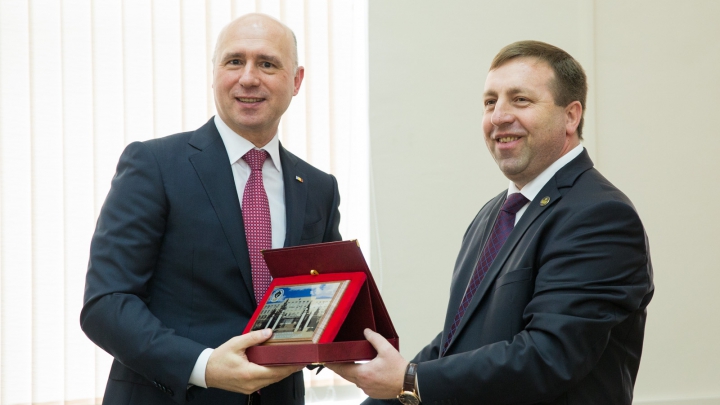 Pavel Filip, către absolvenții AAP: Guvernul depune eforturi pentru a spori atractivitatea și competitivitatea serviciului public