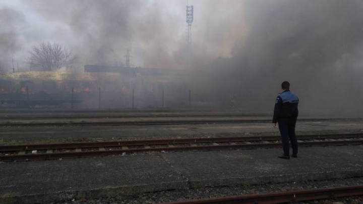 INCENDIU DEVASTATOR la o gară din Timişoara! Mai multe vagoane au fost cuprinse de flăcări (FOTO/VIDEO)