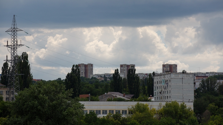 Cer noros şi pe alocuri ploi. Cum va fi vremea în următoarele zile