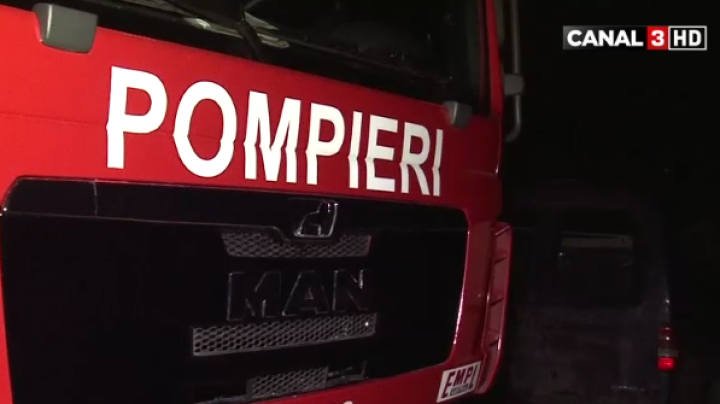 ALERTĂ DE INCENDIU în sectorul Centru al Capitalei. O saună a fost cuprinsă de flăcări (VIDEO)