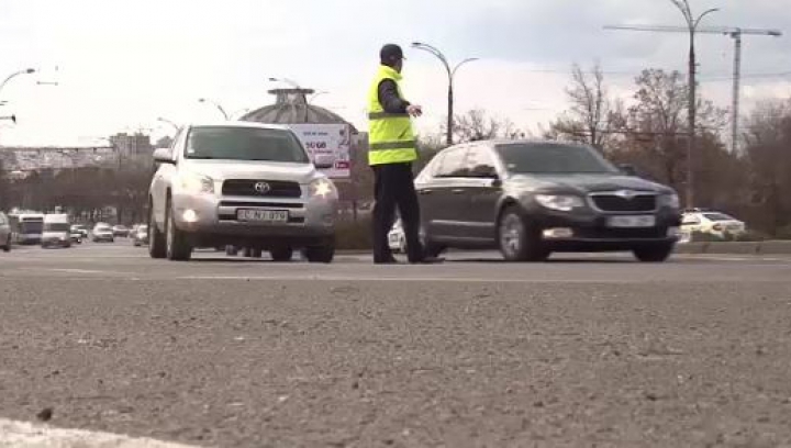 La vânătoare de automobile cu geamuri fumurii. Şoferii nedisciplinaţi, traşi pe dreapta