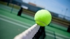 Meci de tenis întrerupt de mai multe ori din cauza unei partide gălăgioase de sex (VIDEO)