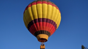 TRAGEDIE: Un balon cu aer cald, care avea la bord 20 de oameni, s-a prăbușit