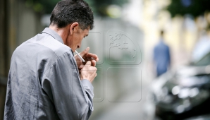 Fumatul, un viciu răspândit printre moldoveni: Fiecare al treilea bărbat fumează zilnic sau ocazional
