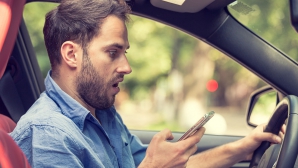 Samsung a lansat o aplicaţie care răspunde automat la apeluri şi mesaje în locul şoferilor