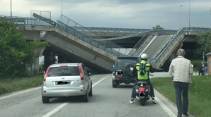 Un pod din nordul Italiei s-a prăbușit peste o mașină a carabinierilor