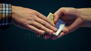 Mită de 27.000 de lei. Administratorul unei școli auto private din Bălți, reținut pentru trafic de influență