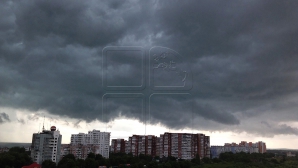 METEO 16 aprilie. Ploi cu descărcări electrice. Câte grade vor indica termometrele în ziua de Paşti