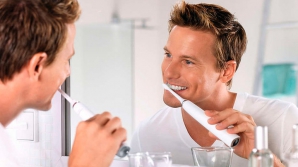 Periuța de dinți electrică sau normală? Care e mai bună