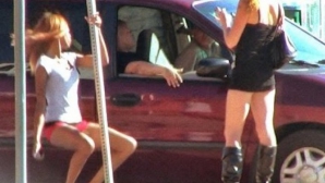 Şi-a luat o DRONĂ, îi făcea proba. Şi-a obserbat soţia în parcare. Când a văzut-o ce făcea, a DIVORŢAT