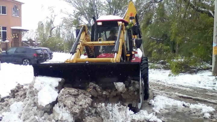 Polițiștii de frontieră, implicați în prevenirea efectelor create de condițiile meteorologice din țară (GALERIE FOTO)