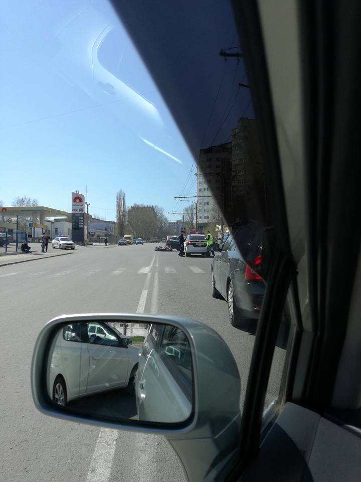 GRAV ACCIDENT în Capitală! O motocicletă s-a ciocnit cu un automobil (FOTO)