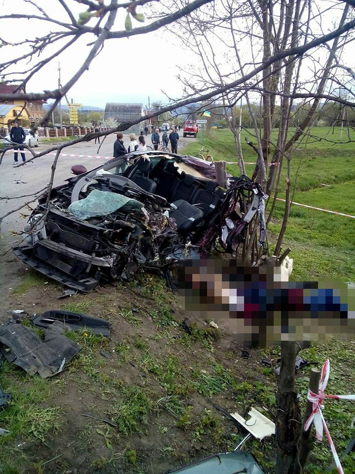 ACCIDENT TERIBIL în Ucraina: Patru morţi după ce un automobil s-a ciocnit cu un autocar plin cu pasageri