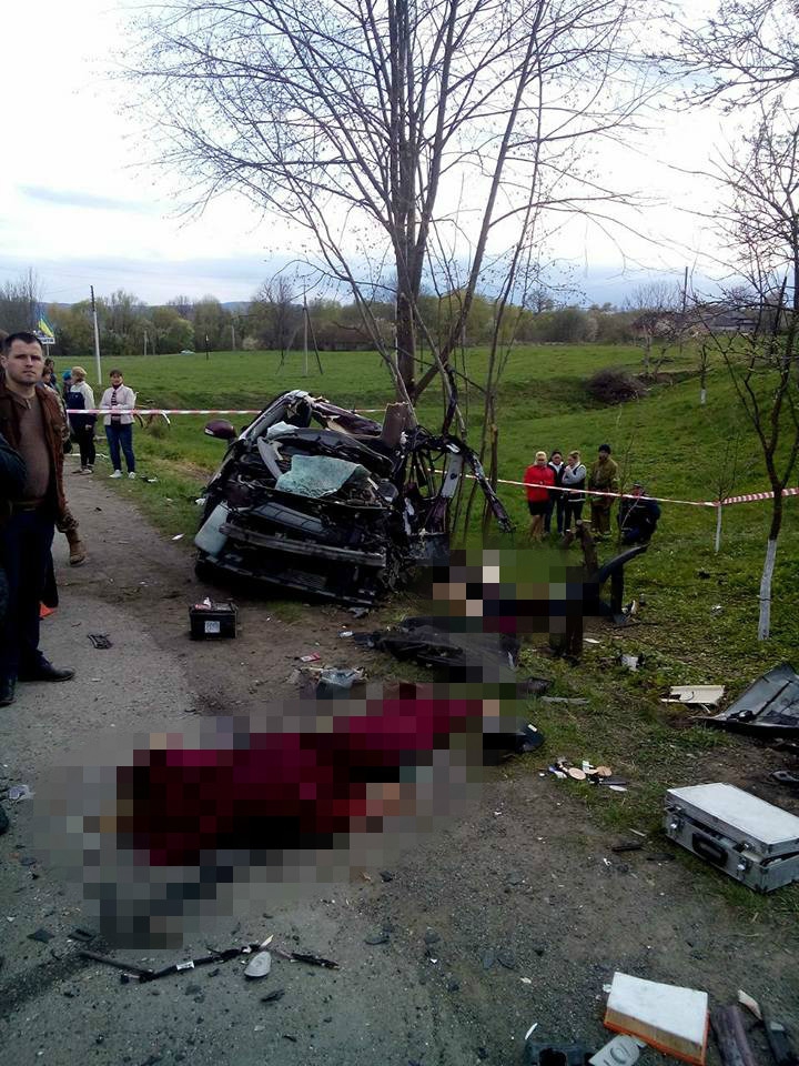 ACCIDENT TERIBIL în Ucraina: Patru morţi după ce un automobil s-a ciocnit cu un autocar plin cu pasageri