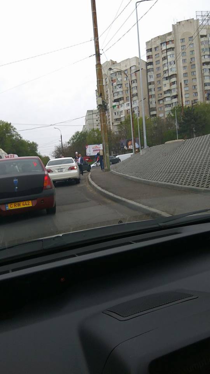 Avocatul Valerian Mînzat, implicat într-un accident rutier în sectorul Râşcani (FOTO)