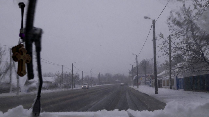 Iarna A PUS STĂPÂNIRE! Trafic îngreunat pe drumurile din ţară (FOTO/VIDEO)