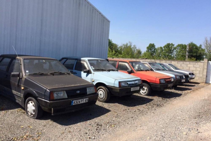 Maşini "Lada" de colecţie, descoperite într-un depozit din Franţa (FOTO)