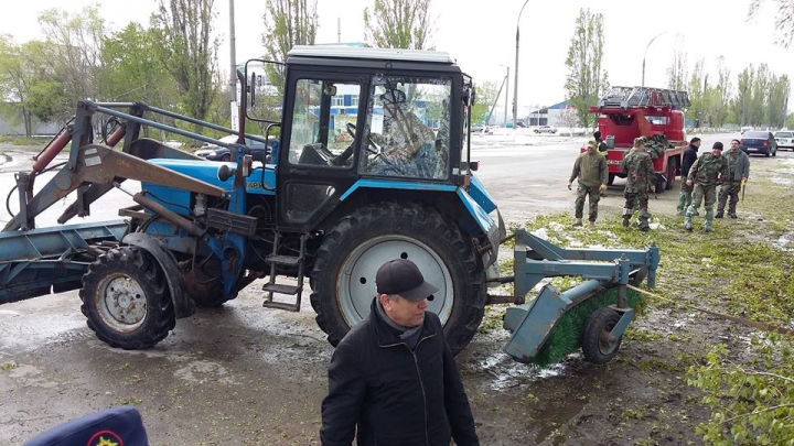 Situaţia la ORA ACTUALĂ, ca urmare a NINSORILOR.  244 de sate, fără curent electric (GALERIE FOTO)