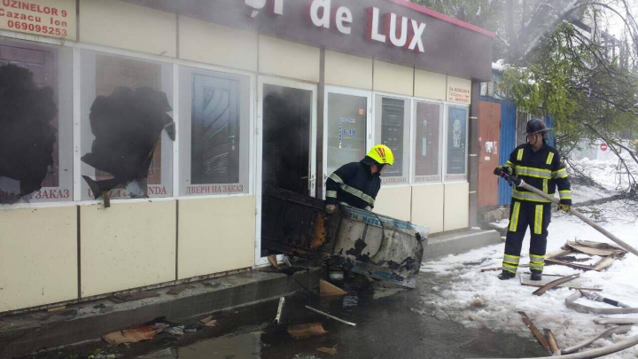 INCENDIU ÎN CHIȘINĂU. Un chioșc a fost făcut scrum