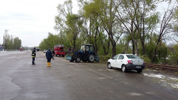 Situaţia la ORA ACTUALĂ, ca urmare a NINSORILOR.  244 de sate, fără curent electric (GALERIE FOTO)