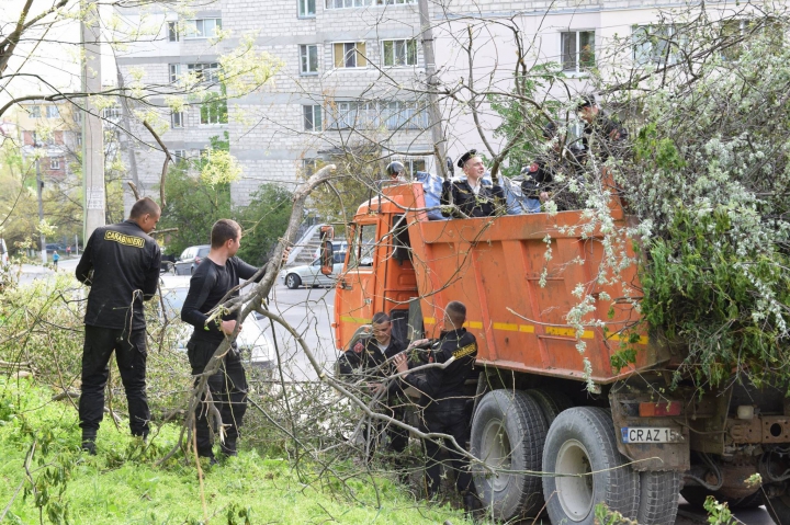 Peste 200 de străzi din Capitală, curățate de angajații MAI. Rezultatele mobilizării generale (GALERIE FOTO)