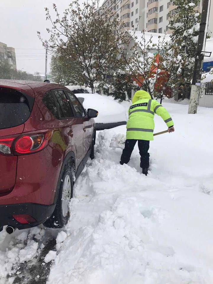 Viscolul şi ninsoarea continuă! Angajaţii INP lucrează în REGIM SPORIT. Câte DERAPĂRI și ACCIDENTE au fost înregistrate