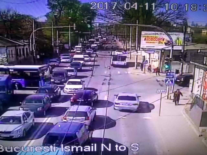 ATENȚIE ȘOFERI! Capitala blocată de ambuteiaje (FOTO)