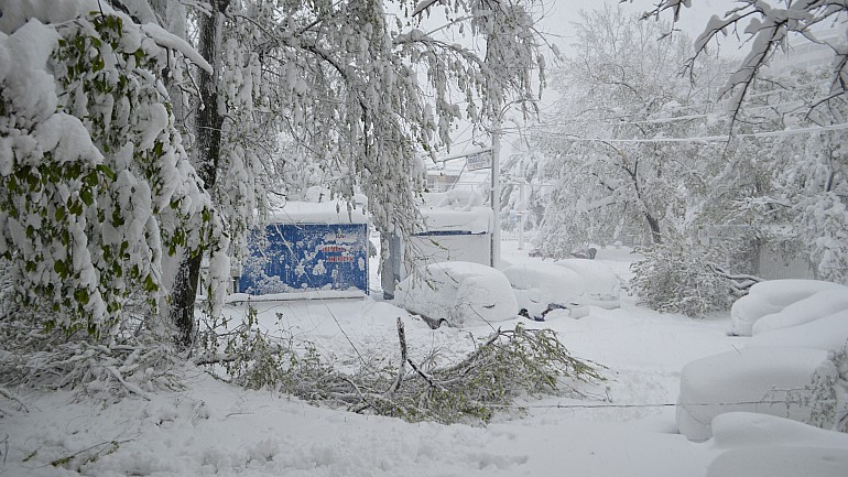 A DOUA ZI DE VISCOL ÎN APRILIE. CAPITALA ESTE PARALIZATĂ, NU IEȘIȚI DIN CASE! TROLEIBUZELE NU CIRCULĂ (GALERIE FOTO)