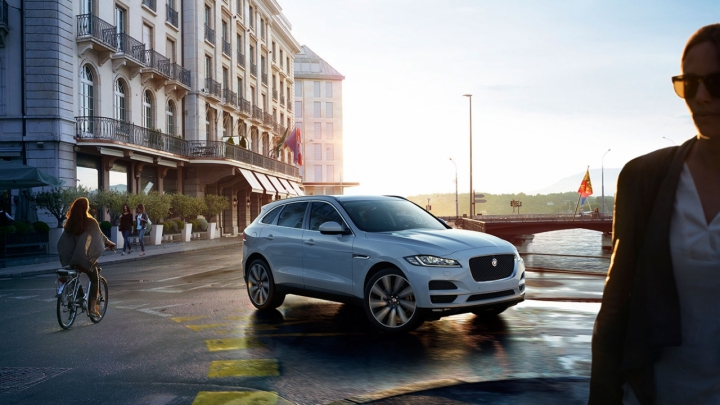 PREMIERĂ ISTORICĂ! Jaguar F-Pace a câştigat premiul "Maşina anului în lume" (FOTO)