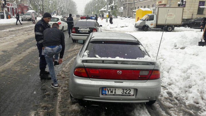 Viscolul şi ninsoarea continuă! Angajaţii INP lucrează în REGIM SPORIT. Câte DERAPĂRI și ACCIDENTE au fost înregistrate