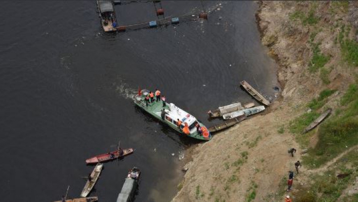 Grav accident în China: Un microbuz a căzut într-un râu. Cel puţin 10 morţi