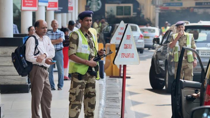 ALERTĂ pe aeroporturile internaţionale din India: Mai multe avioane ar putea fi deturnate de teroriști