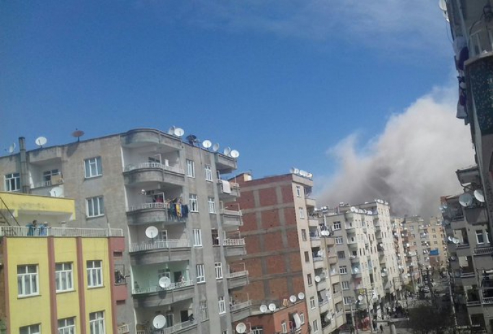 Mai multe persoane, rănite în urma unei explozii în oraşul turc Diyarbakir (FOTO)