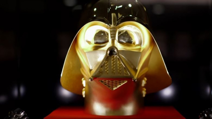 O mască din DIN AUR Darth Vader va fi vândută cu 1,4 MILIOANE de euro (VIDEO)