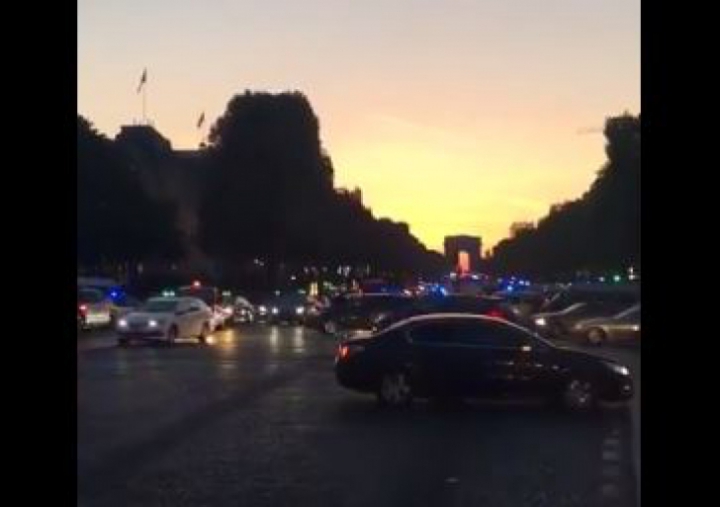 FOCURI DE ARMĂ la Paris, pe bulevardul Champs-Elysees. Un polițist a fost UCIS, iar altul - rănit (FOTO)