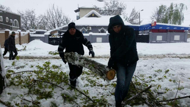 NINSORILE AU TRECUT, VIN INUNDAȚIILE! Vremea rea provoacă pagube însemnate în Moldova