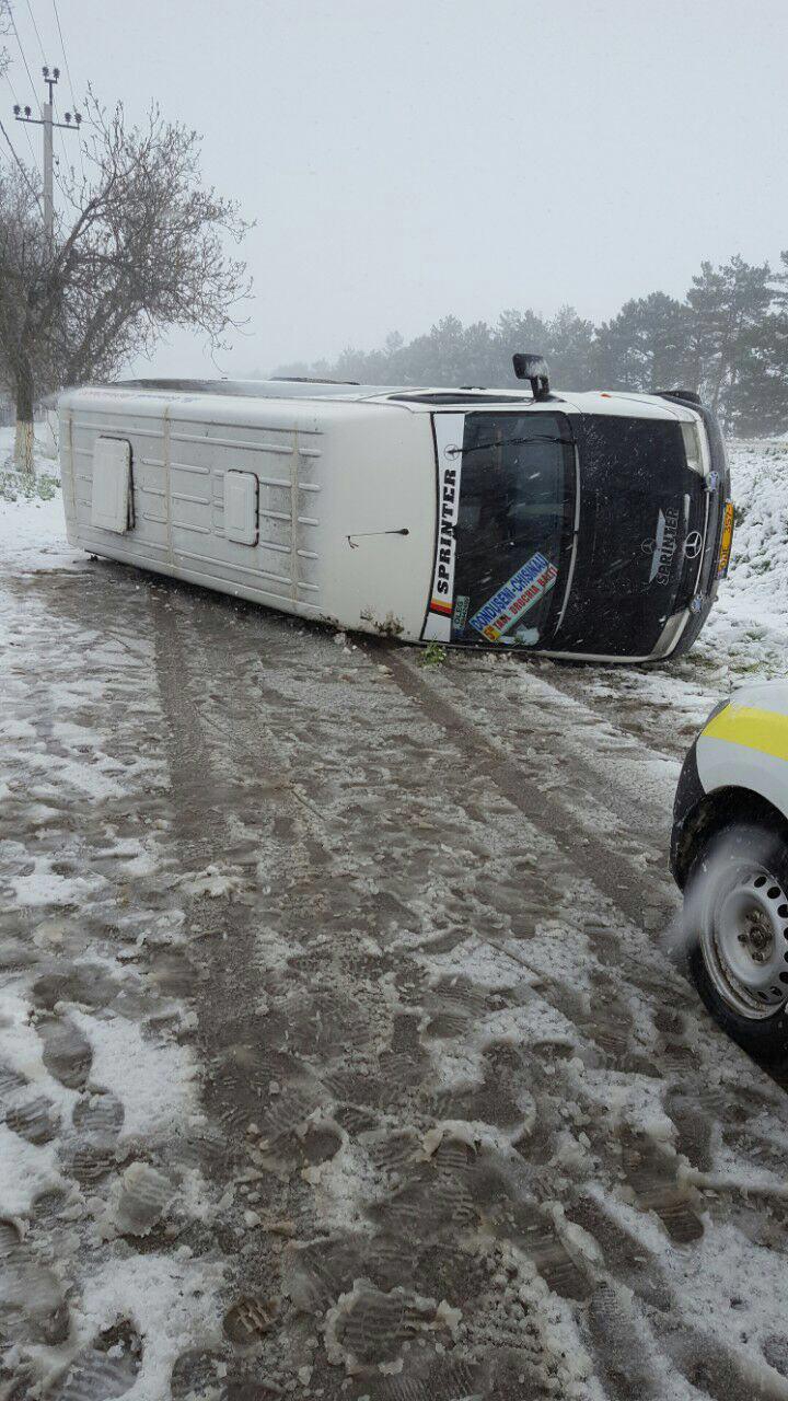 IMAGINI APOCALIPTICE de pe drumurile din Moldova. AUTORITĂȚILE INTERVIN IN FORȚĂ pentru a scoate lumea din nămeți