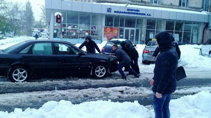 Tinerii democrați au dat o mână de ajutor la deszăpezire, în Capitală și în toate orașele afectate de intemperii