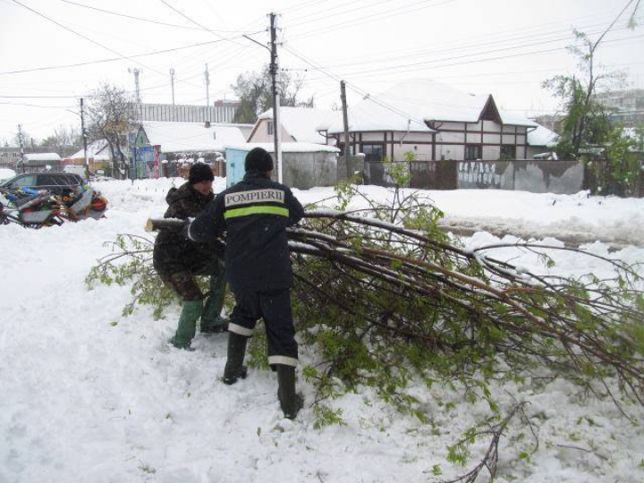 NINSORILE AU TRECUT, VIN INUNDAȚIILE! Vremea rea provoacă pagube însemnate în Moldova