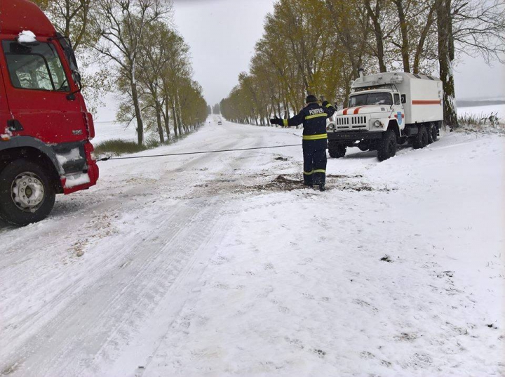 NINSORILE AU TRECUT, VIN INUNDAȚIILE! Vremea rea provoacă pagube însemnate în Moldova