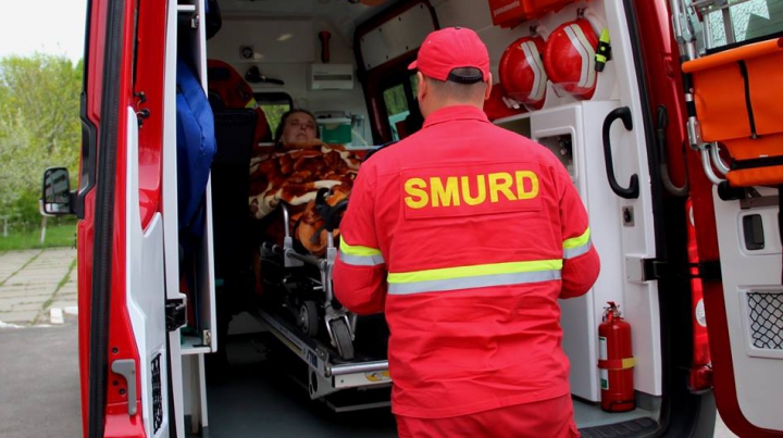 Copil în vârstă de 3 zile, transportat de urgenţă de un echipaj SMURD la spital