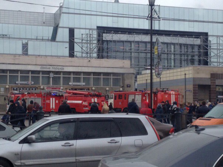 EXPLOZII DEVASTATOARE în metroul din Sankt Petersburg. Zece morţi şi mai mulţi răniţi (FOTO/VIDEO)