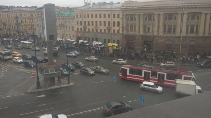 EXPLOZII DEVASTATOARE în metroul din Sankt Petersburg. Zece morţi şi mai mulţi răniţi (FOTO/VIDEO)